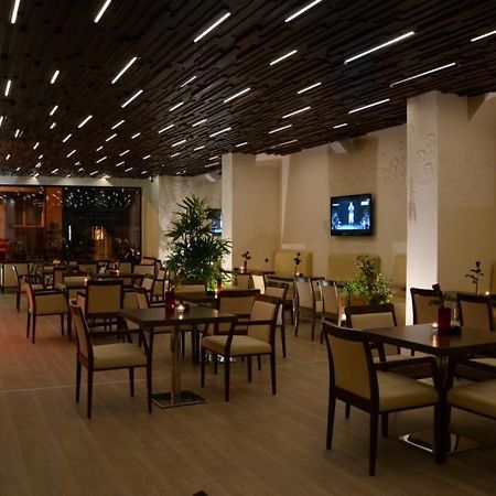 Zenti Plaza Hotel Ντρομπέτα-Τούρνου Σεβερίν Εξωτερικό φωτογραφία