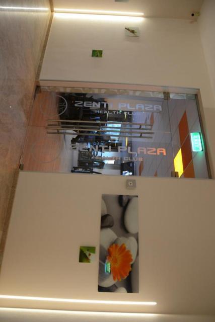 Zenti Plaza Hotel Ντρομπέτα-Τούρνου Σεβερίν Εξωτερικό φωτογραφία