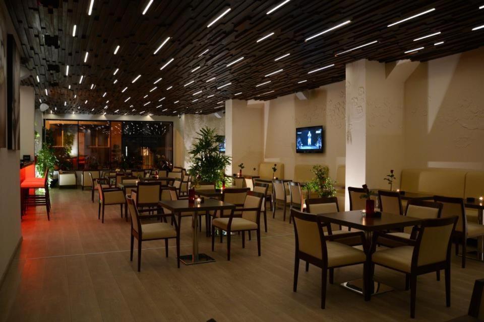 Zenti Plaza Hotel Ντρομπέτα-Τούρνου Σεβερίν Εξωτερικό φωτογραφία